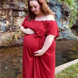 Plus size maternity photo shoot dress